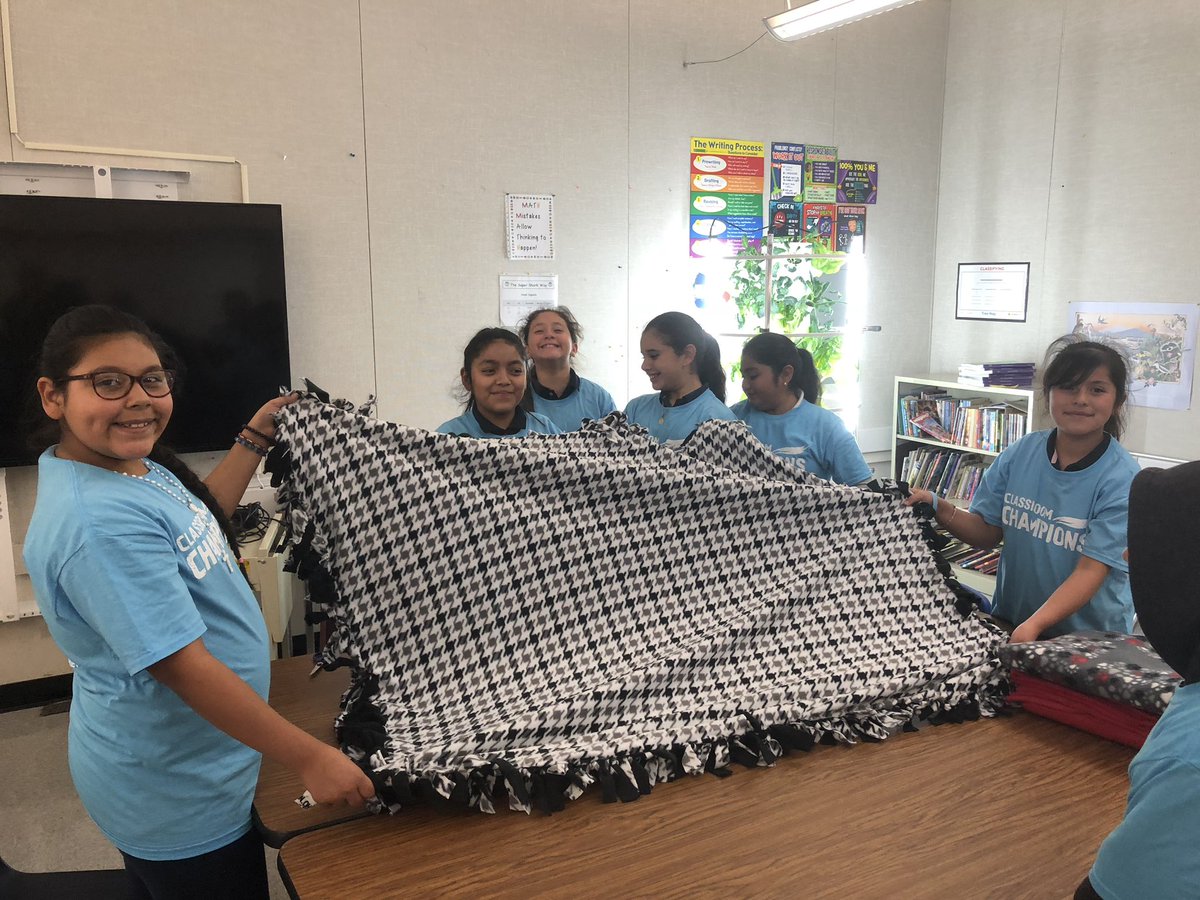 GordonMillerJr1's tweet photo. My awesome students have made blankets to donate to the Camp fire victims in Paradise Ca. @ShoreAcresMDUSD #ClassroomChampions #alwaysonpoint #shoreacres https://t.co/mRrgHIkQCp