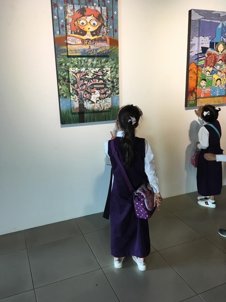 جانب من زيارات المدارس لمعرض #مدرستي_مسيرة_عطاء الذي يقام في الصيرفي مول بتنظيم من مكتب تعليم شرق جدة بنات ضمن فعاليات #مشروع_مدرستي 

#تعليم_جده