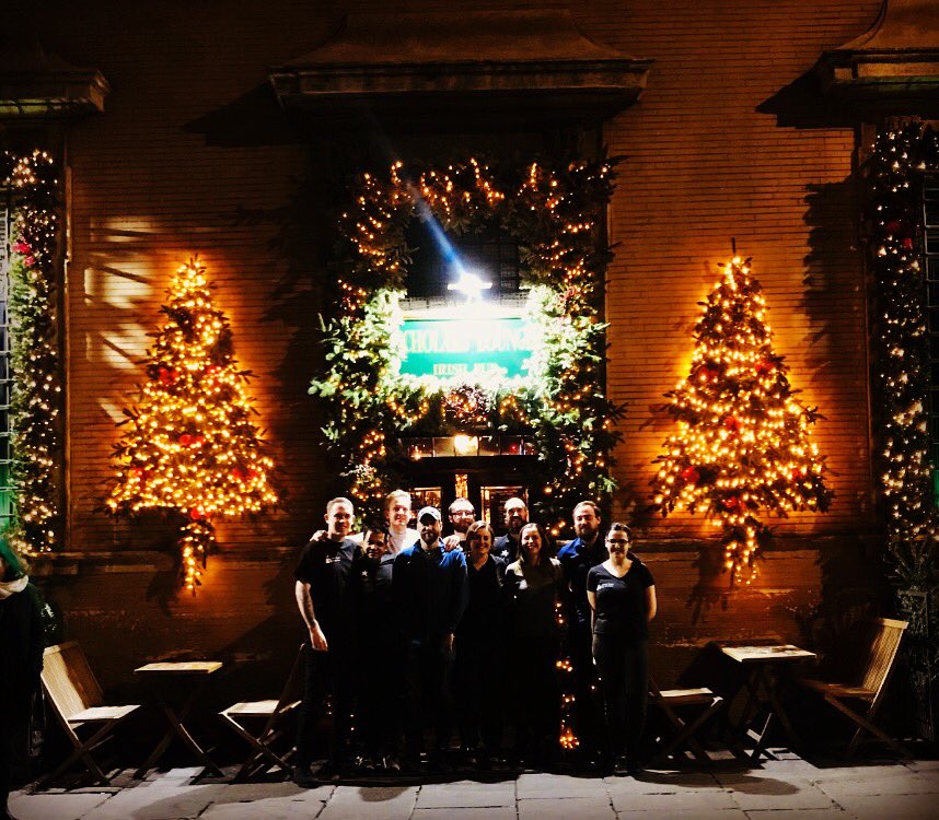 Happy Christmas🎄from (some) of the Staff at Scholars Lounge Rome

#irishChristmas #irishinrome #christmasinrome #natalearoma #scholarsstaff