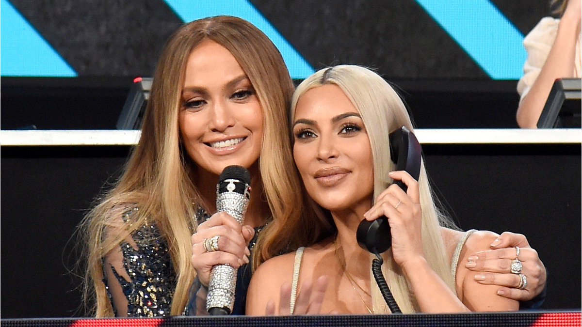 E! News Video tweet media
