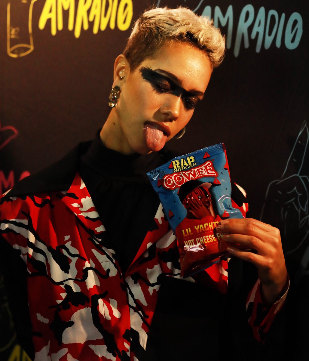 itsrarriant's tweet photo. Thank you @YesJulz , @1AMcreative , @ImaniKSimmons for letting the people try out @RapSnacksNow πAt #1ambasel π¨ It was so fun & everybody loved them https://t.co/kVV5sKXT0S
