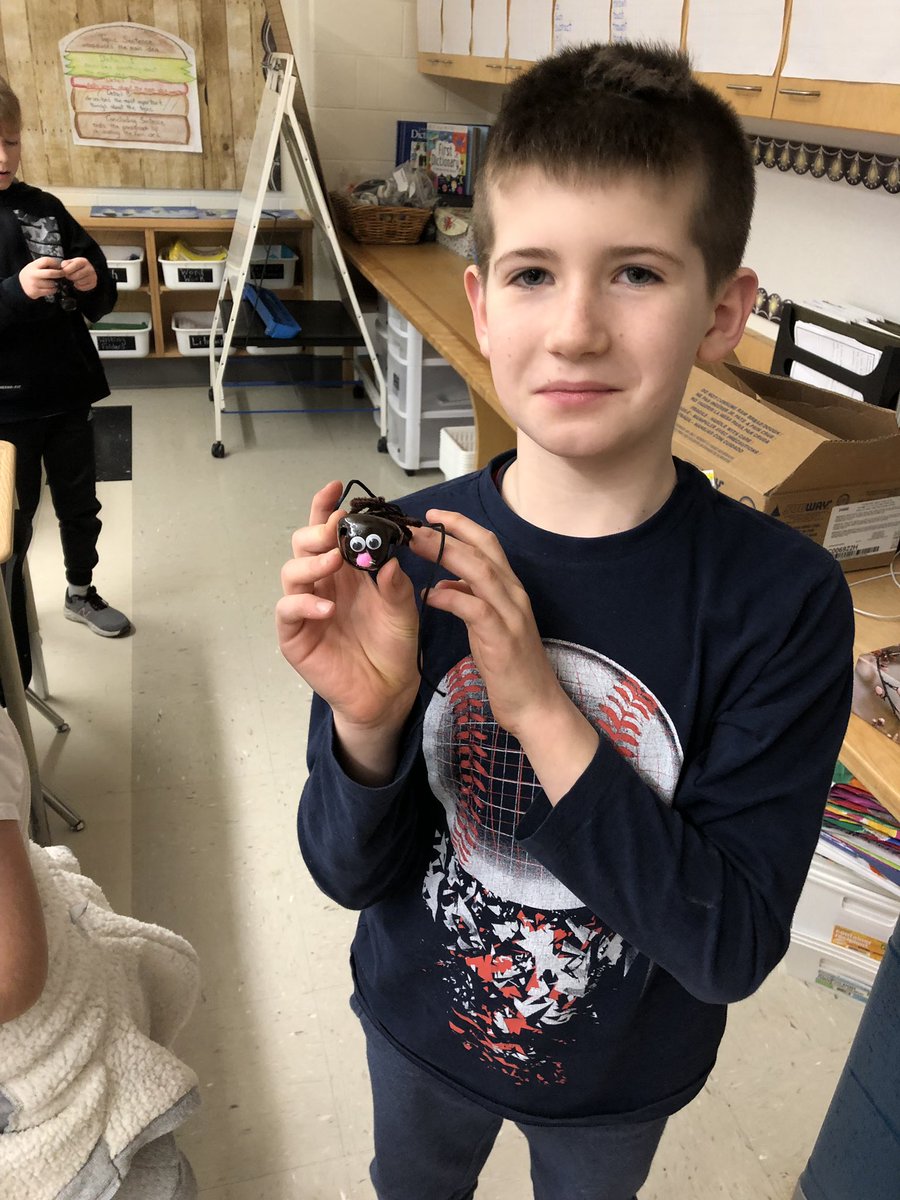Thanks to Easton and his mom for preparing the cutest jingle bell craft for us. Today, the student was the teacher!
