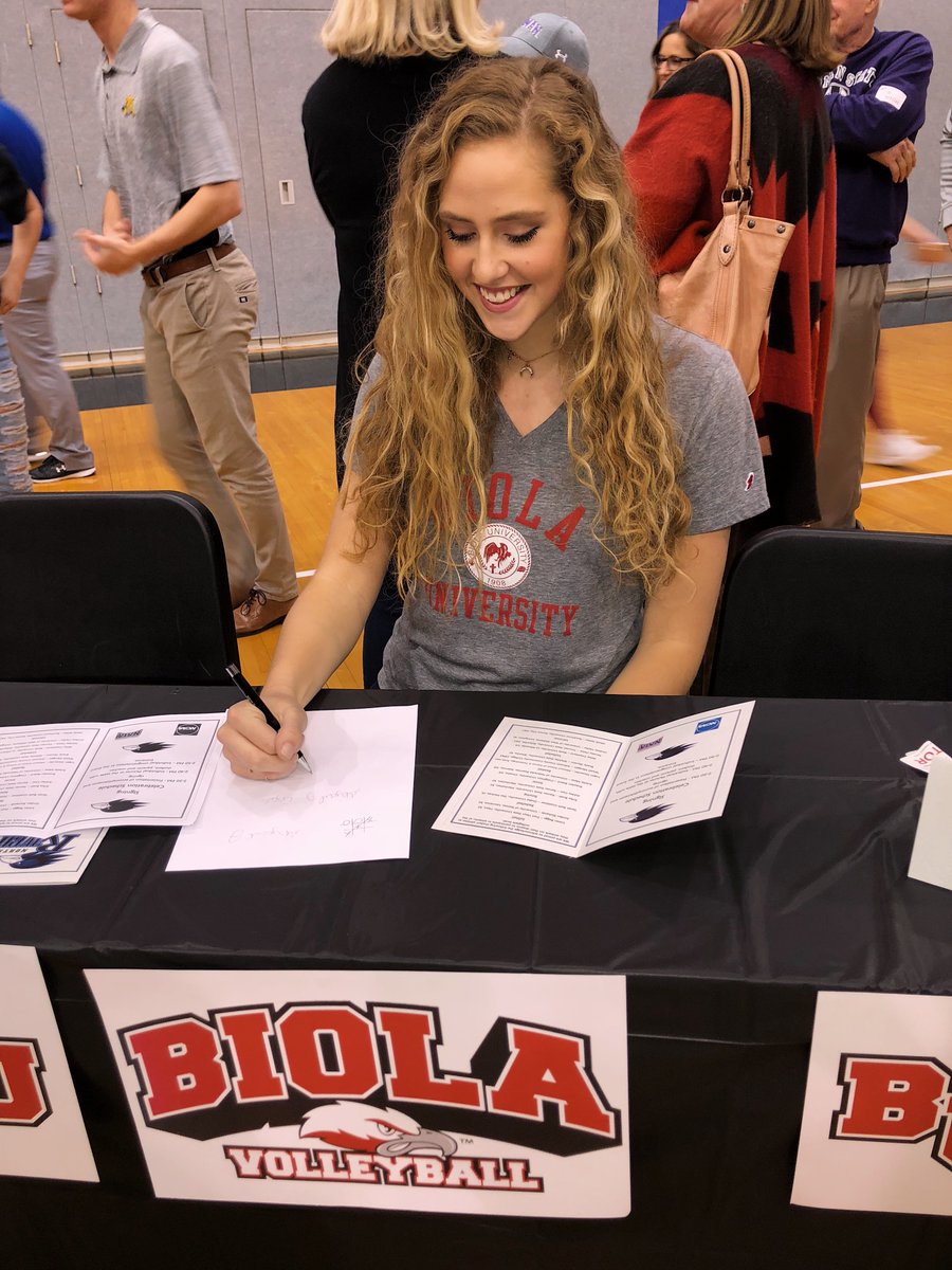 We end our early signing class announcements with Abby Copeland! 6'3'' MB out of Olathe, KS. #funfact Abby's dad is the mayor of their town.👏👏👏 #buildingthebulades full story available soon at athletics.biola.edu