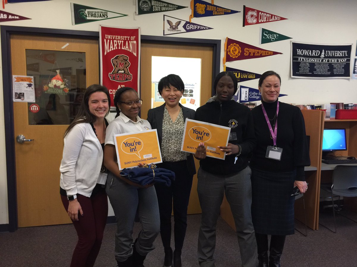 SUNYPolyInst's tweet image. Interim President Grace Wang surprised two @AlbanyLeadership students with SUNY Poly #acceptance letters today. Congrats to Sharavia, accepted into the #biology program, & Jada, accepted into the #ComputerEngineeringTechnology program! 👏 #WomenInSTEM #GirlsInSTEM #sunypoly2023