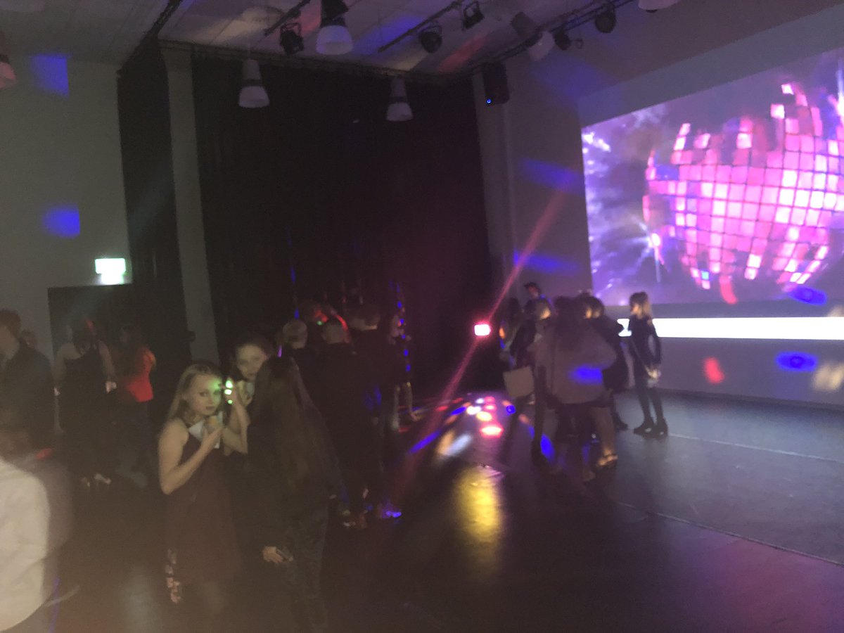 misscloughMEA's tweet photo. Tonight was so much fun! Such a brilliant way to see the festive season in at @MEAcad! Huge shoutout to @meaKS4 for organising such a brilliant event for Team Y7 🎄🎉 https://t.co/mwArni3T8y