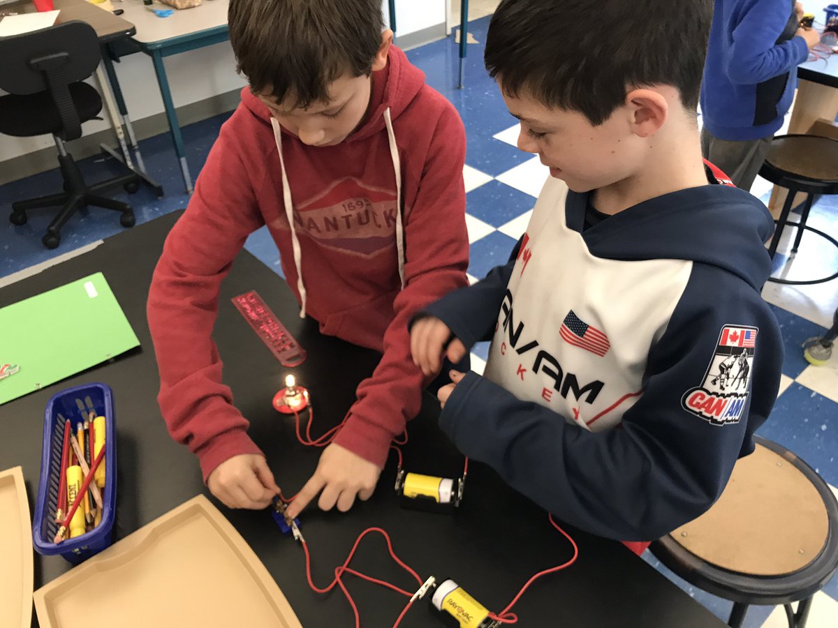 Let there be light! Students created open/closed circuits in the lab today! #wiltonWayCT