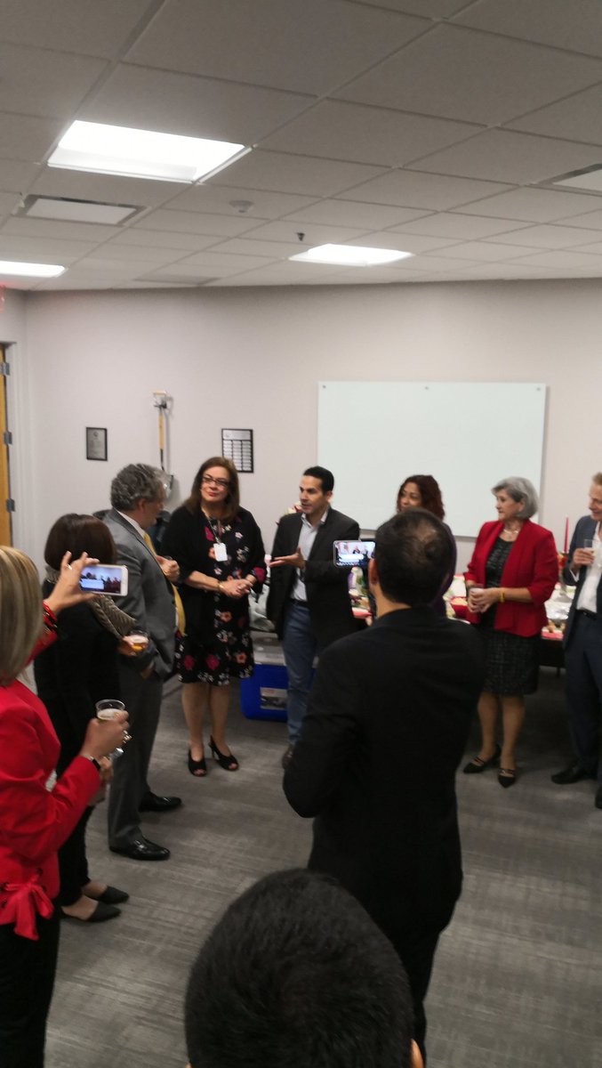 Juansabinesg's tweet photo. Gracias a #SerColombia, a las organizaciones de Colombia, Venezuela, Dominicana, Cuba y Puerto Rico en Orlando, por su generosidad, fue un evento de despedida inolvidable, tanto que no me iré, me quedo entre ustedes, juntos por las mismas causas de la gran familia hispana. https://t.co/nuMQ8h600H