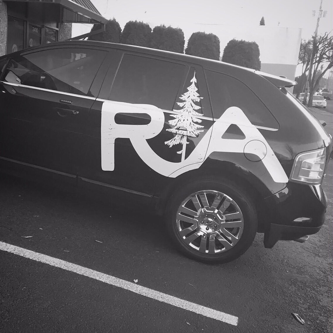 SocialDesignPDX's tweet photo. I installed this one myself, thoughts? #VehicleWrap #Portland #Oregon #PdxSocialDesign https://t.co/ivLCJJaaWk