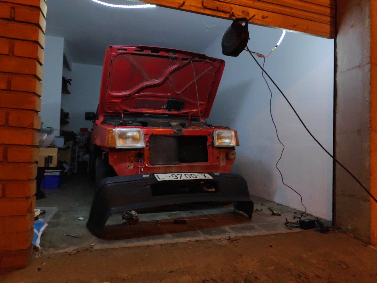 SenseLimit_Team's tweet photo. De mica en mica s'omple la pica! Ya esta acabada la parrilla de focos delantera de nuestro Marbella! 

Agradecer a @felimartos que nos está ayudando muchísimo en la elaboración de las piezas a medida! 

Si queréis ver el proceso seguidnos en insta! https://t.co/QWxYxTHx7U