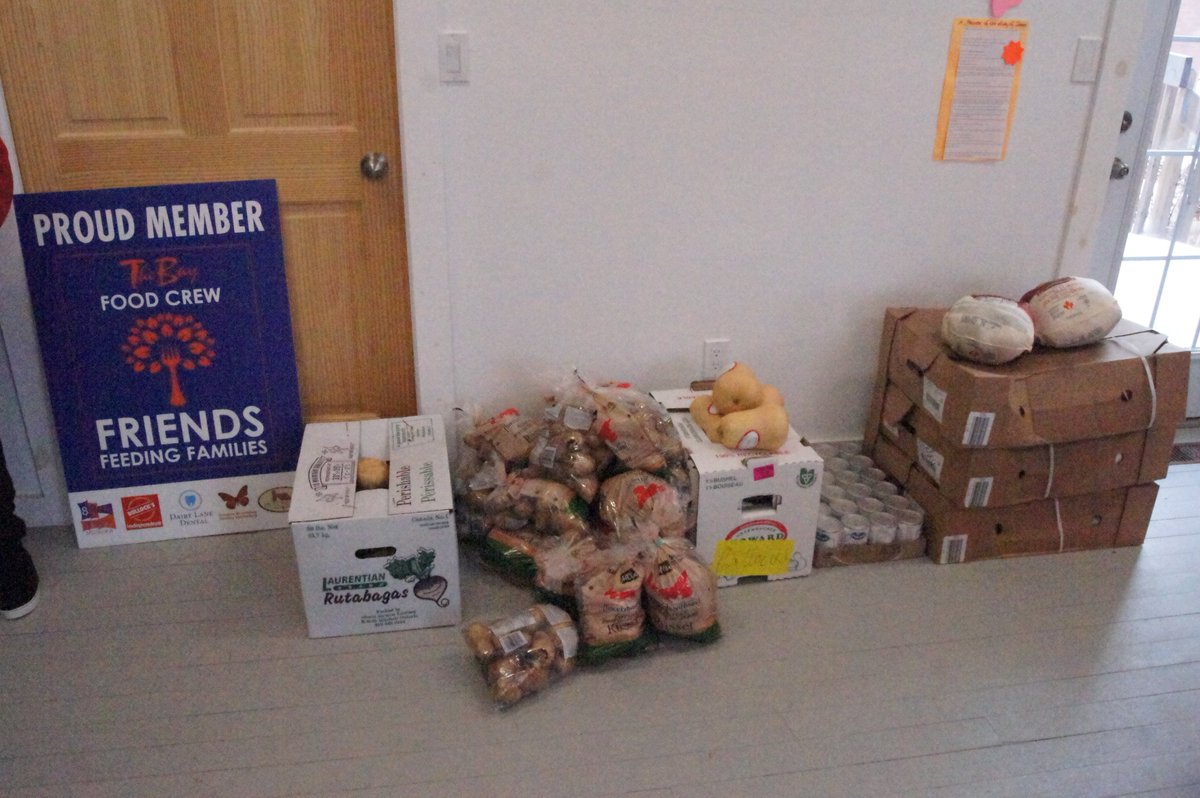 WinterPantry's tweet photo. Santa Claus came early to the Winter Pantry - in the shape of The Bay Food Crew! These fantastic people from ......https://t.co/uJZ5Wvf9Mb #makingwinterwarmer #friendsfeedingfamilies #lakeofbays #baysvilleontario #dorsetontariao #muskoka https://t.co/e1Kumo7mfK