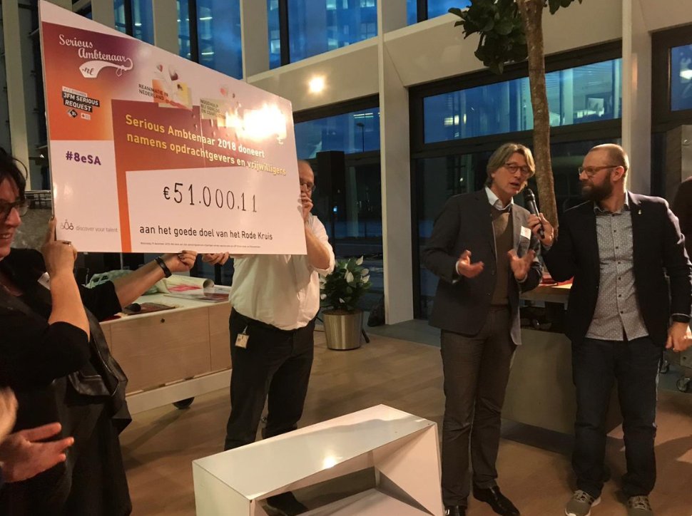 Wow: wat een gigantisch bedrag! <a href="/seriousambt/">Serious Ambtenaar</a> haalt 51.000 euro op voor <a href="/RodeKruis/">Rode Kruis</a>! #3FM #Lifeline #SR18