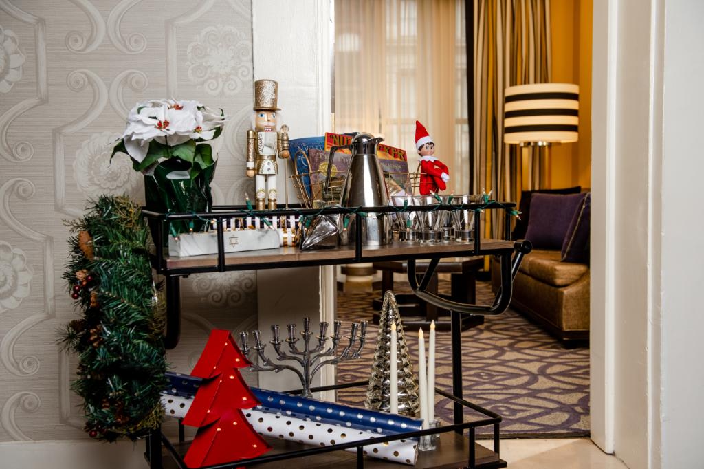 Kimpton's tweet photo. Traveling to DC this holiday season? Guests staying in one of the 16 suites at #MonacoDC can enjoy a festive on-demand holiday décor service. Think: hot chocolate, wreaths, garland, lights, bows, and even Elf on the Shelf. What’s your must-have holiday decoration? https://t.co/0DVMHSxB2b