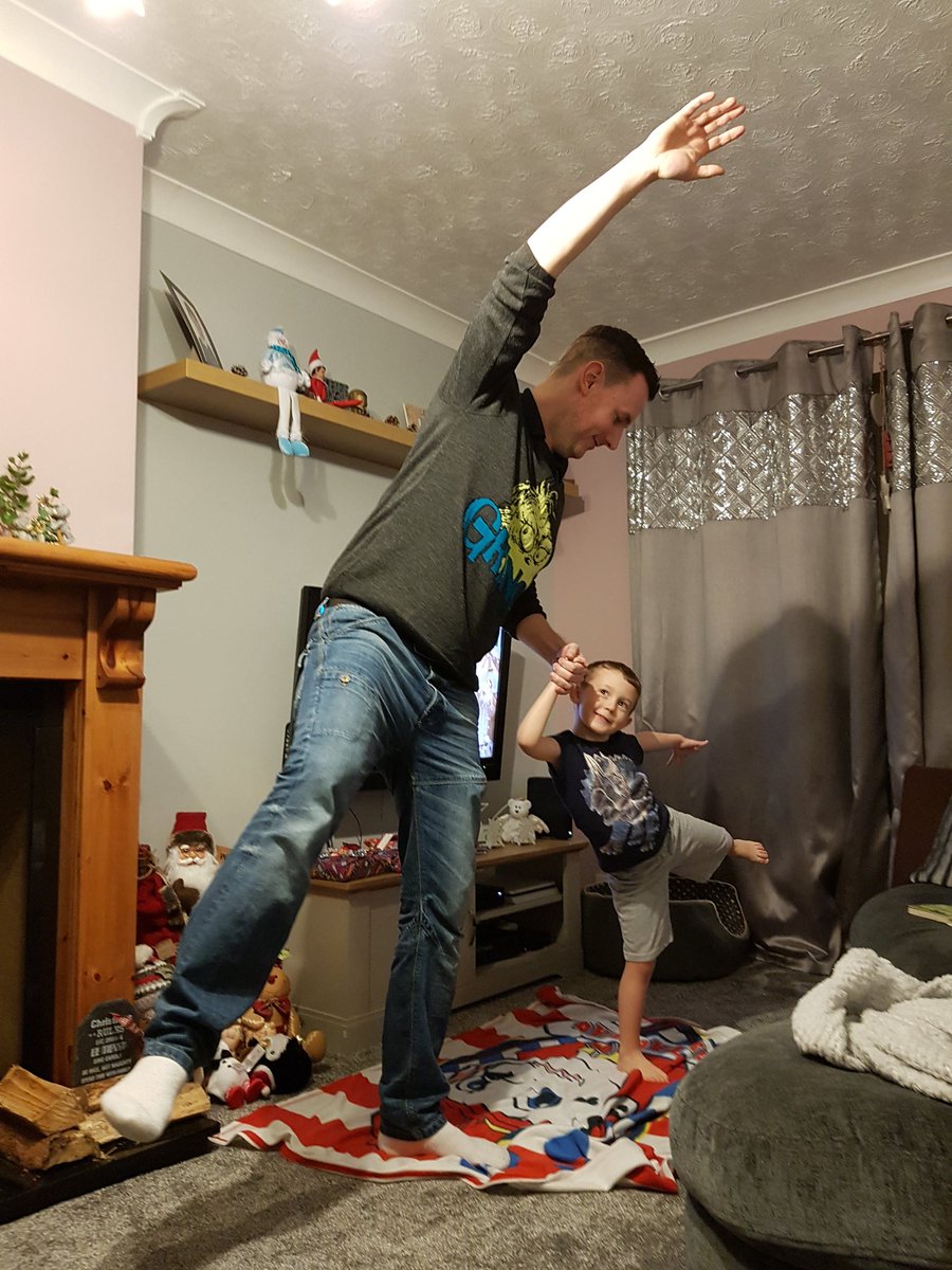 HoldingKellie's tweet photo. Tonight's book is giraffes can't dance again, also doing the moves with Daddy #festivefunreadingtree @MissThornleyLW https://t.co/28hxM9Vruj