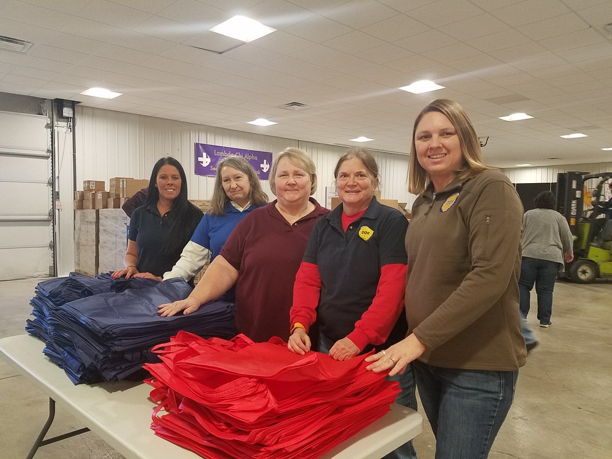 INRevenue's tweet photo. Team members from the #INDOR Muncie District Office donated 21.5 hours of personal time packing non-perishable food into bags for the Southside Panther Pantry. The pantry provides food, clothing, and other essential items for students who are in need. #DORGivesBack #NextLevel https://t.co/PJF4QsmS8m
