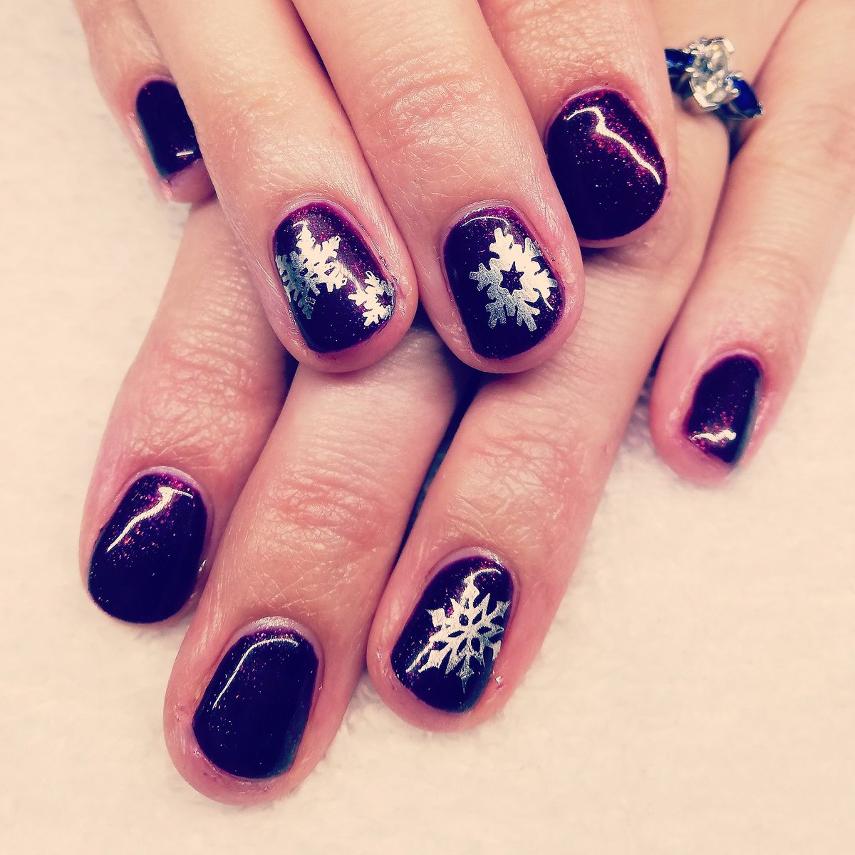 ❄️ let it snow ❄️ 

#snowflakenails #glitternails #premiergel #shipley #shipleynails #saltaire #saltairenails #yorkshirenailart #nailswestyorkshire #gelnails