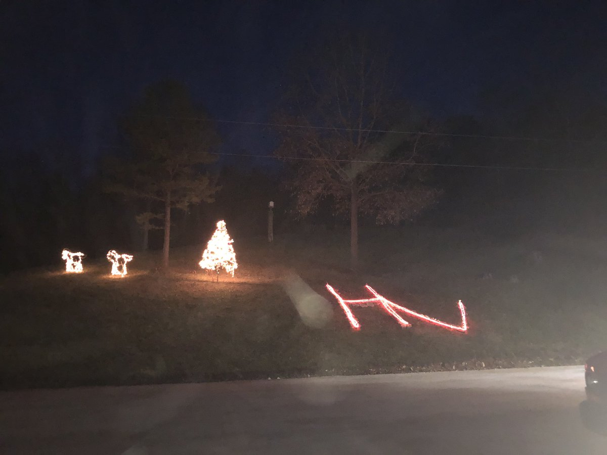 Things are quiet in the valley these days.  #whenareyoucomingin2019 #book24hoursadayonline #santaclausiscomingtohuzzah