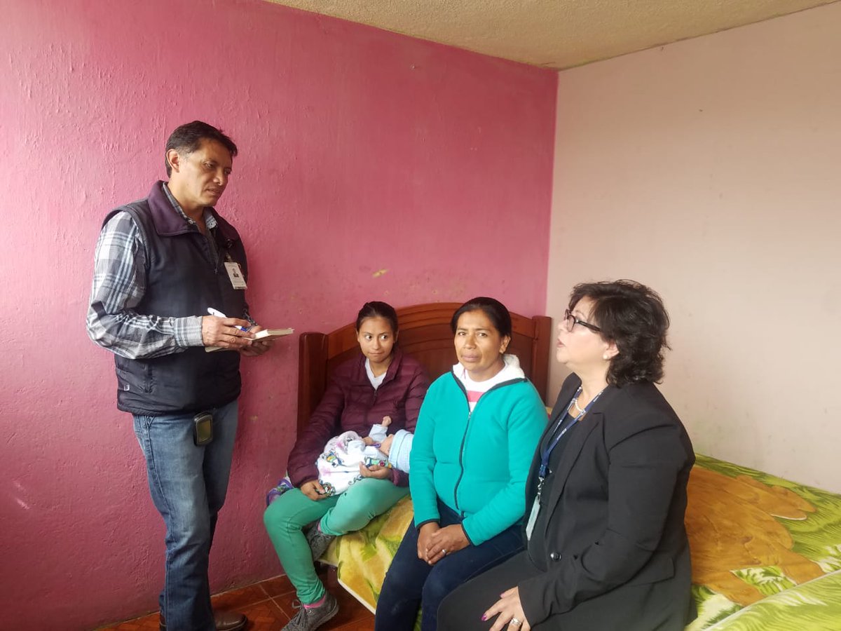 ViviendaEc's tweet photo. Cotopaxi| En Latacunga #MIDUVI recorre barrio El Calvario, para levantar la información de posibles beneficiarios del programa emblemático #CasaparaTodos, liderado por el presidente @Lenin Moreno, y la primera dama Rocío de Moreno, presidente del comité @PlanTodaUnaVida. https://t.co/oHOP8LeTEL