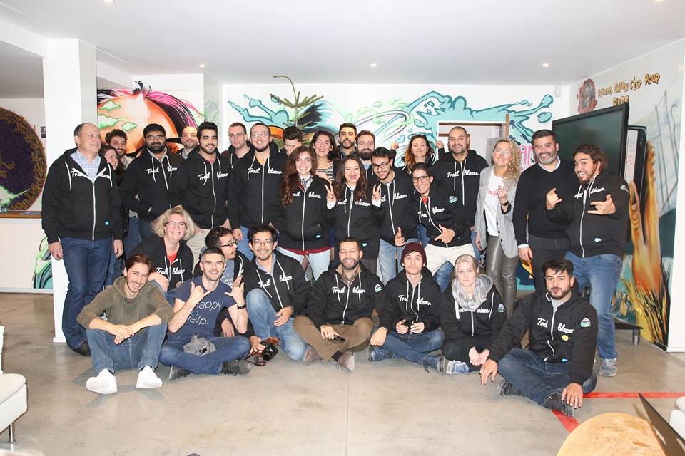 Notre premier programme pilote avec <a href="/salesforce/">Salesforce</a> s'est terminé cet après-midi ! Pendant deux semaines, nous avons vécu une superbe expérience avec des coaches SF motivés et des geeks pionniers, courageux, et prêts à plonger dans le marche du travail ! <a href="/SalesforceOrg/">Salesforce.org</a>