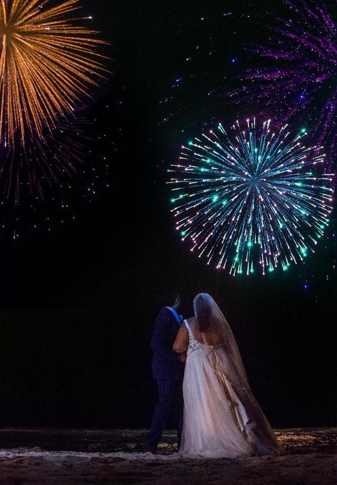 Haciendo mágica tu noche soñada #Love #Beach #Night #Mexico #CasateEnYucatan #BodasDestino #Fire #FireWork #Dreams #Magic #Wedding