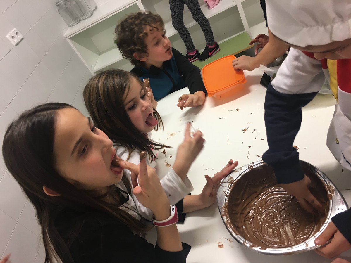 CRIA_arganda's tweet photo. En el último Pequecheff del año nos hemos puesto las botas a chocolate...ñaaam...😋
¡¡FELIZ NAVIDAD!! 🎄 https://t.co/sjrDbcufBX