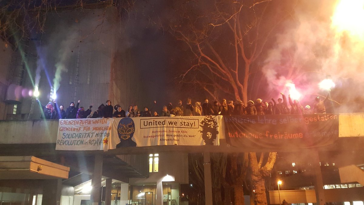 Solidarische Grüße gehen raus an die Besetzer*innen in Tübingen <a href="/blochuni/">Ernst-Bloch-Uni Tübingen</a> im #Kupferbau. Außerdem senden wir auch liebe Grüße nach Gießen <a href="/jlugiessen/">Universität Gießen</a> Ihr seid toll!💕 "United we stay" #unitedwestay
