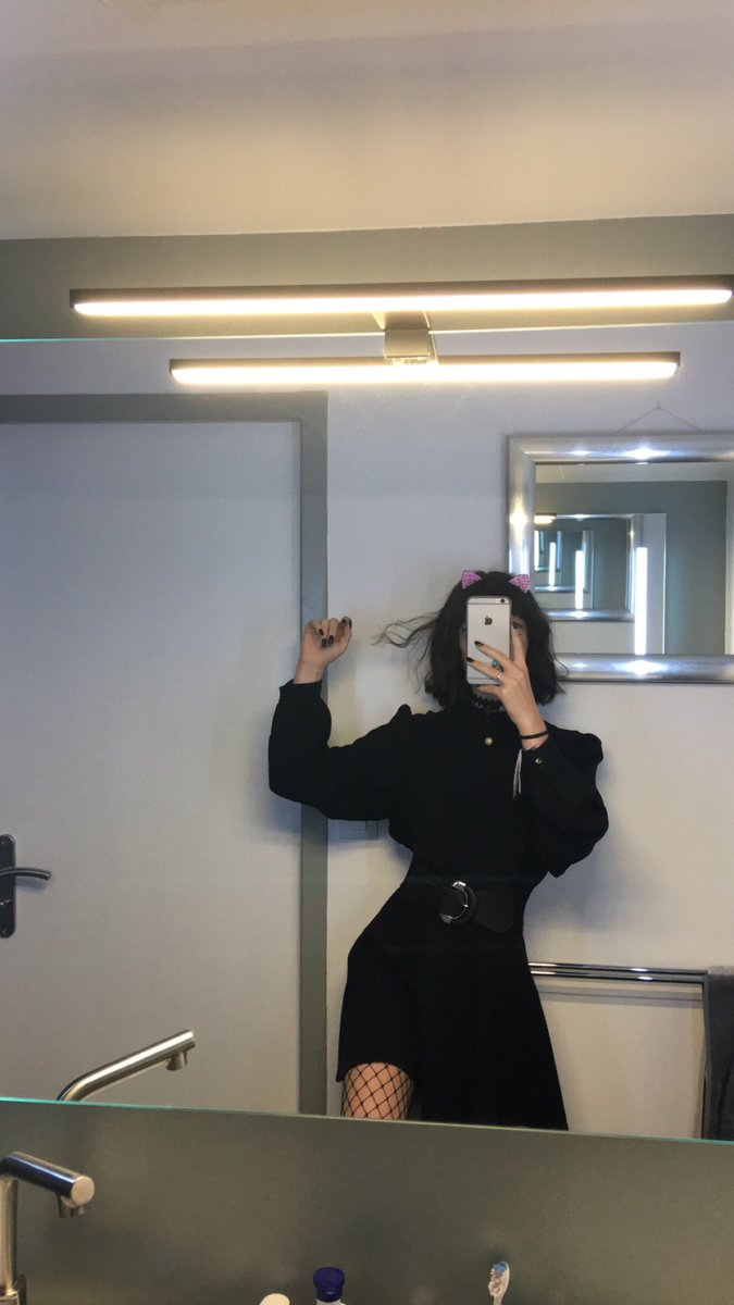 doolYoonmin's tweet image. #BestOutfits2018 boooon voilà hein coucou