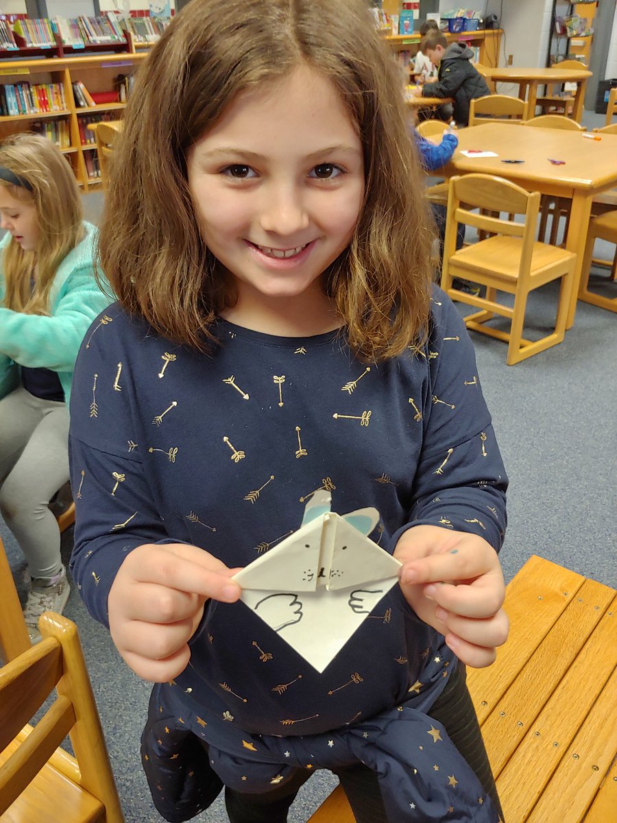 MsSchiffresMVES's tweet photo. Getting ready for the holiday season with festive origami bookmarks #MVESteach https://t.co/RY3MTS8mr5