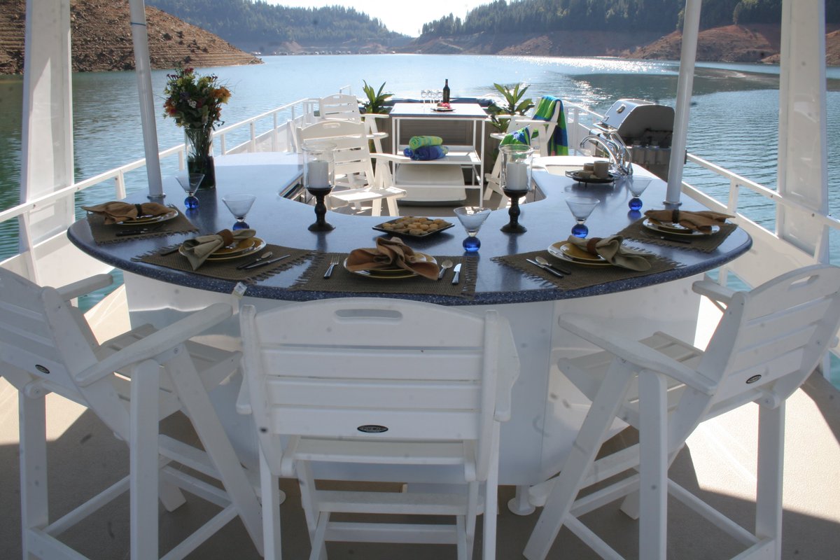 Book your houseboat vacations for 2019 now before rates go up January 1st!!! #houseboating #bullardsbar #fun #summer #lakelife #boating #lakes #california #emeraldcovemarina #emeraldcove #bbr #funinthesun #water #luxury #highlife
