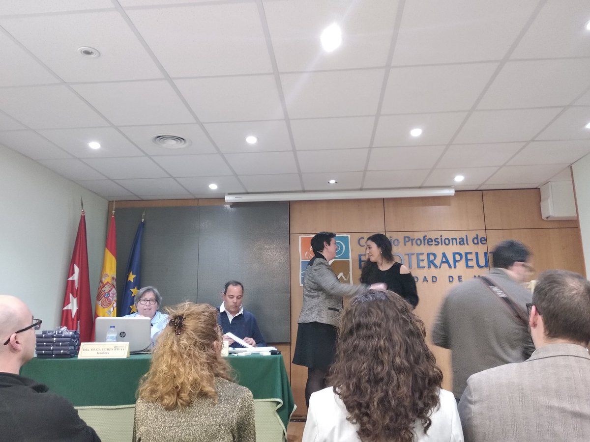 Premio de <a href="/cfisiomad/">CP Fisioterapeutas Madrid | #somosloquenecesitas</a>  al mejor TFG. Quizás algunos de vosotros, aún estudiantes, seáis merecedores de él en futuras asambleas.