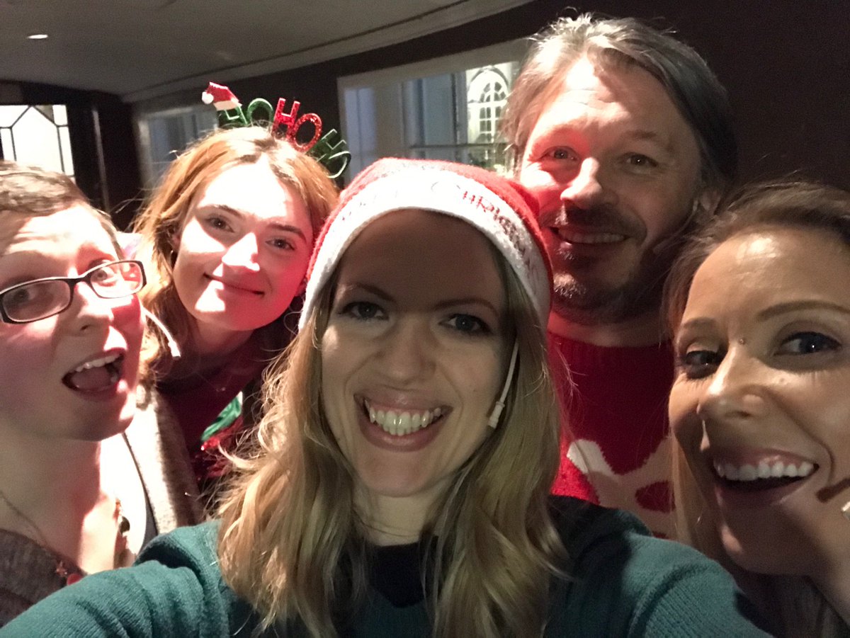 Catiewilkins's tweet image. Backstage and ready! Royal Institution @WiFiWarsUK Xmas  @Herring1967 @itsJuliaHardy, @helenarney guesting, and of course @stevemcneil @robsedgebeer and @reb_day 😁👍🏻🎄🎅🏻☃️🎮
#Go8Bit #Go8BitDLC
