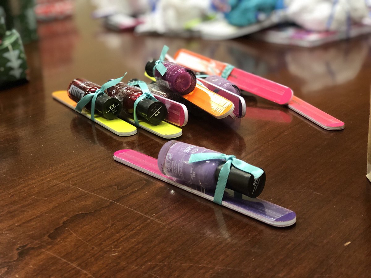 RecResCleveland's tweet photo. We want to share the kind gesture made by members of the #CircleofStrength & #CircleofHope - they each brought 9 gifts for the 9 women staying at #RecoveryResources Monarch House, a sober living home for women. #ThankYou to our women philanthropy groups for your generosity! https://t.co/KCDMCICkxl
