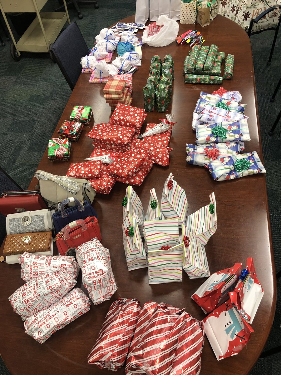 RecResCleveland's tweet photo. We want to share the kind gesture made by members of the #CircleofStrength & #CircleofHope - they each brought 9 gifts for the 9 women staying at #RecoveryResources Monarch House, a sober living home for women. #ThankYou to our women philanthropy groups for your generosity! https://t.co/KCDMCICkxl