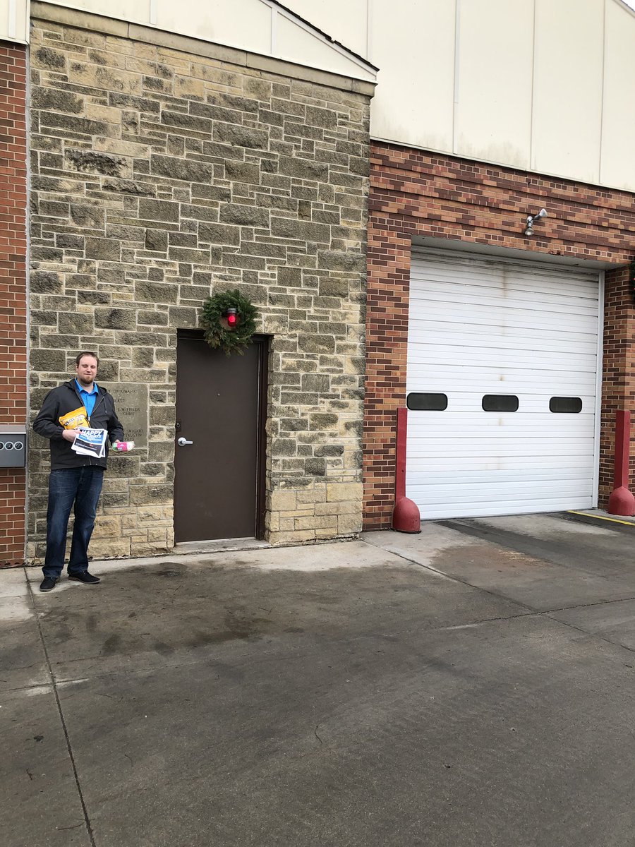 Getting out and visiting with the First Responders for the FirstNet Blitz. They loved the treats and were excited to hear about FirstNet. <a href="/kobyatwork/">Koby Sway</a> @BrianWest_NP <a href="/TurnerKenney/">Kenney Turner</a> <a href="/bpeterson407/">Bryce Peterson</a> <a href="/SBoadwee/">Sean Boadwee</a> <a href="/PascualDelgad16/">Pascual Delgado</a> @att_ted