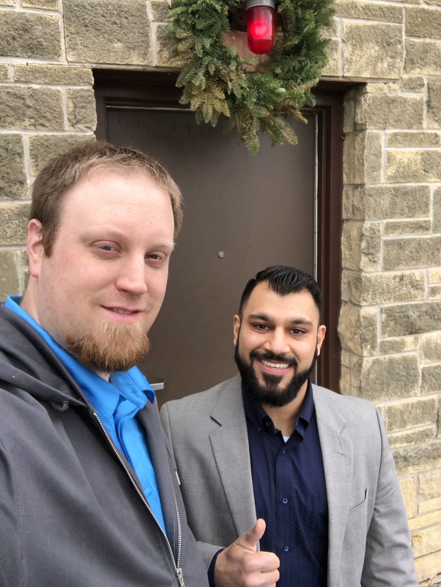 sim_att's tweet photo. Getting out and visiting with the First Responders for the FirstNet Blitz. They loved the treats and were excited to hear about FirstNet. @kobyatwork @BrianWest_NP @TurnerKenney @bpeterson407 @SBoadwee @PascualDelgad16 @att_ted https://t.co/WqhNJYcDM0