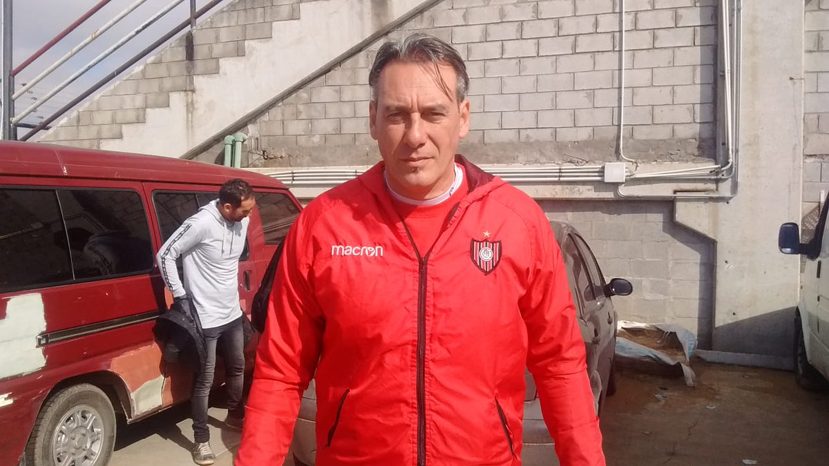 Lagloriosatv's tweet photo. Vivaldo dejó de ser el entrenador de #Chacarita
https://t.co/0VhOE5fx37 https://t.co/njsgAazp2o