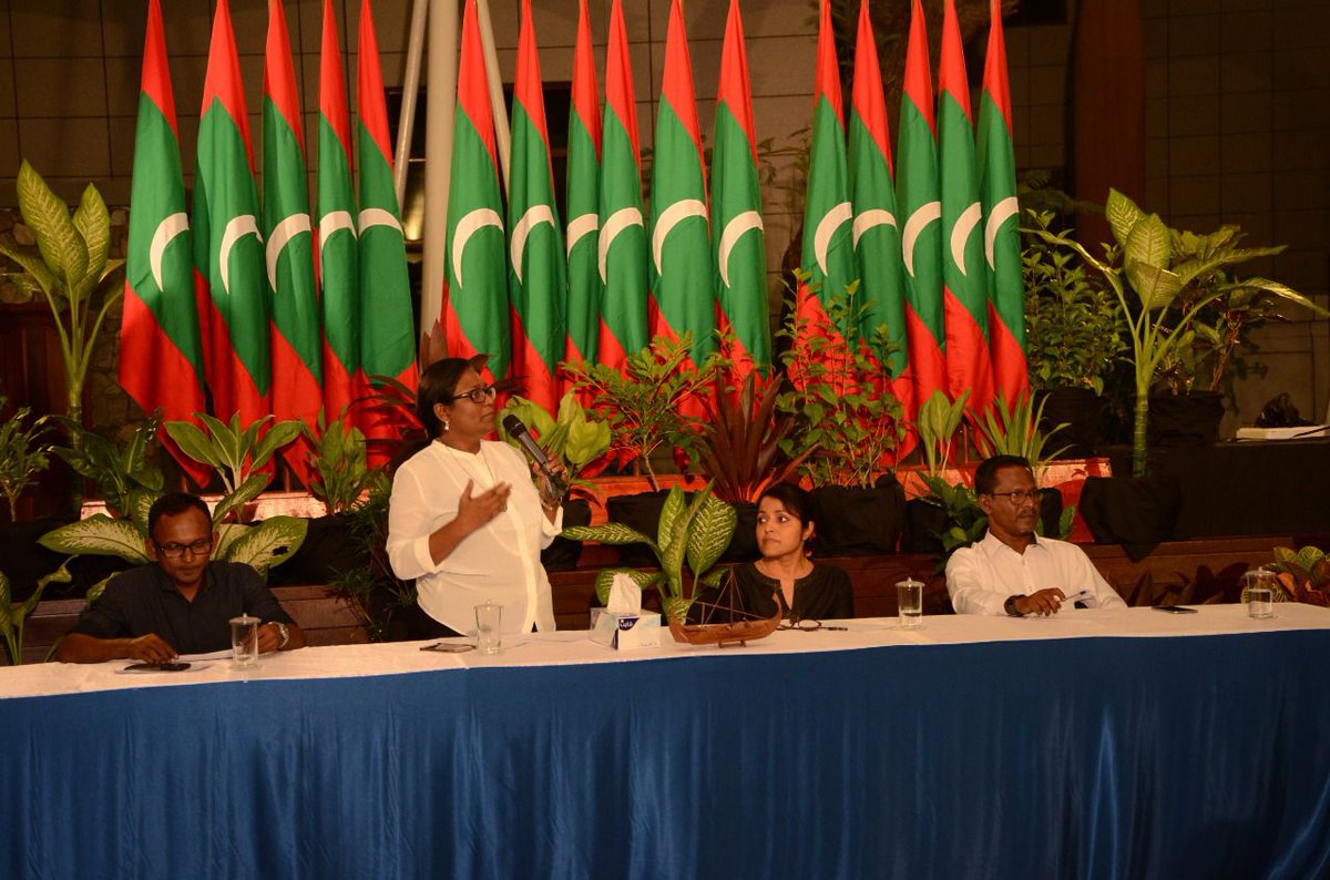 MoDLCH's tweet photo. ކަޅުވަކަރު މިސްކިތް ބަހައްޓާނެ ތަނަކާ މެދު އާންމުންގެ ހިޔާލު ހޯދަން ބޭއްވި މަޝްވަރާ ބައްދަލުވުމުގައި ބައިވެރިވެވަޑައިގެން ހިޔާލު ފާޅު ކުރެއްވި އެންމެ ބޭފުޅުުންނަށް ޝުކުރު ދަންނަވަން
@yumna_maumoon https://t.co/q0cTh5WUqj