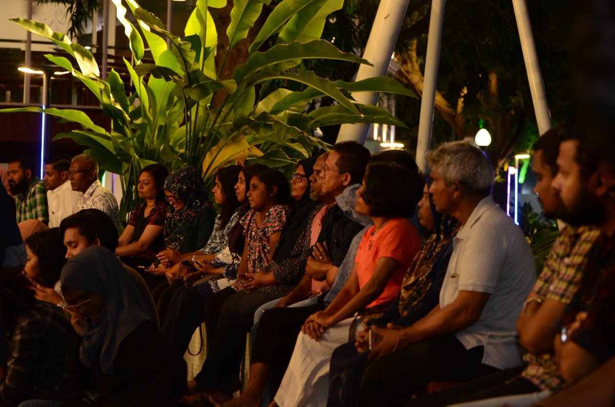 MoDLCH's tweet photo. ކަޅުވަކަރު މިސްކިތް ބަހައްޓާނެ ތަނަކާ މެދު އާންމުންގެ ހިޔާލު ހޯދަން ބޭއްވި މަޝްވަރާ ބައްދަލުވުމުގައި ބައިވެރިވެވަޑައިގެން ހިޔާލު ފާޅު ކުރެއްވި އެންމެ ބޭފުޅުުންނަށް ޝުކުރު ދަންނަވަން
@yumna_maumoon https://t.co/q0cTh5WUqj