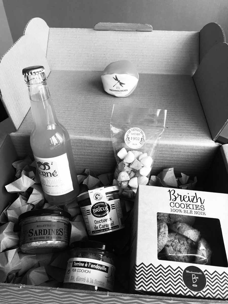 EdouardTUR's tweet photo. Le pack 💯 % Breton comme cadeau par #LRGO #enroutepour2k19 https://t.co/YIjHY1XvEs
