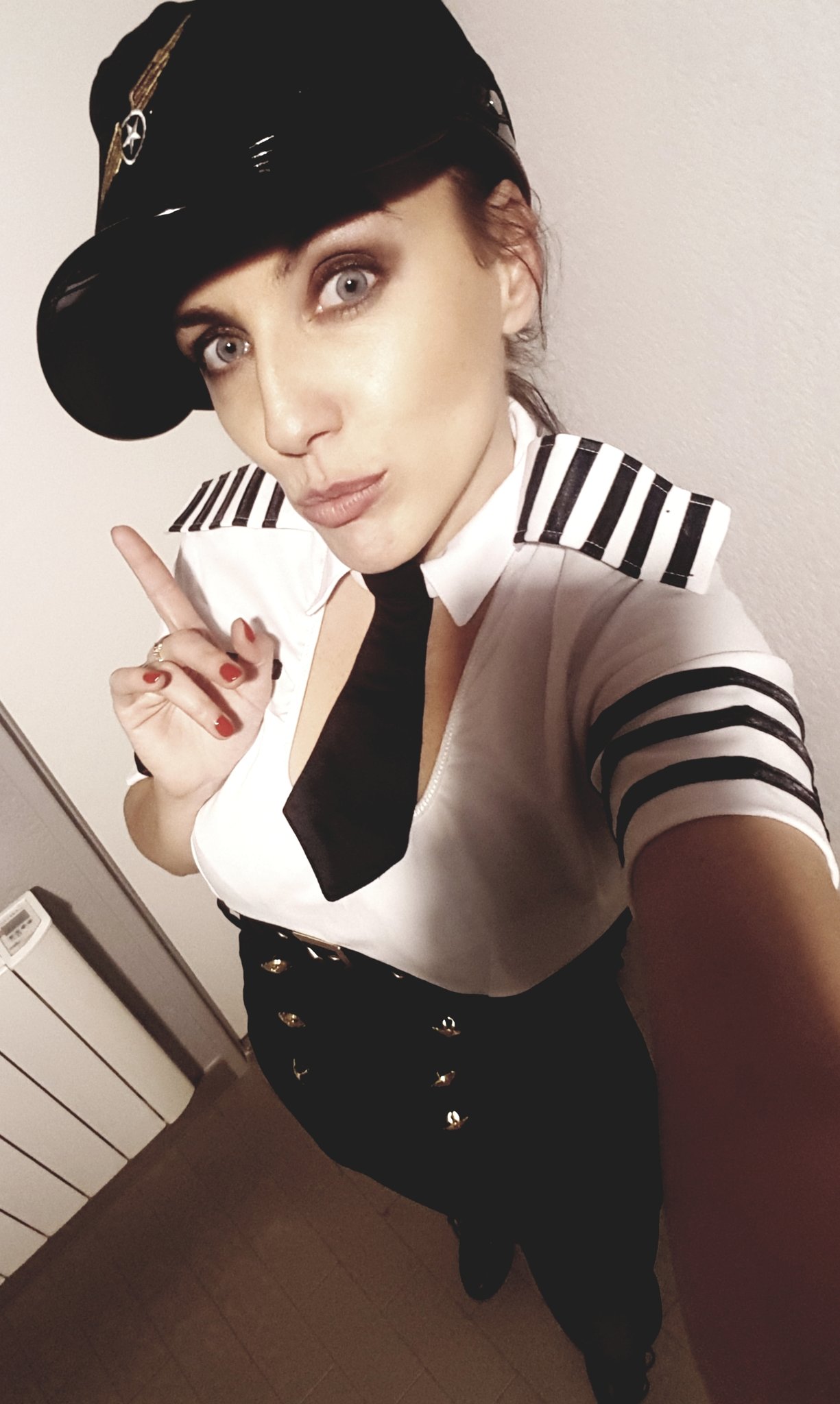 TW Pornstars - 2 pic. Mya Lorenn. Twitter. Attention je vous surveille !! Soyez sage... Merci