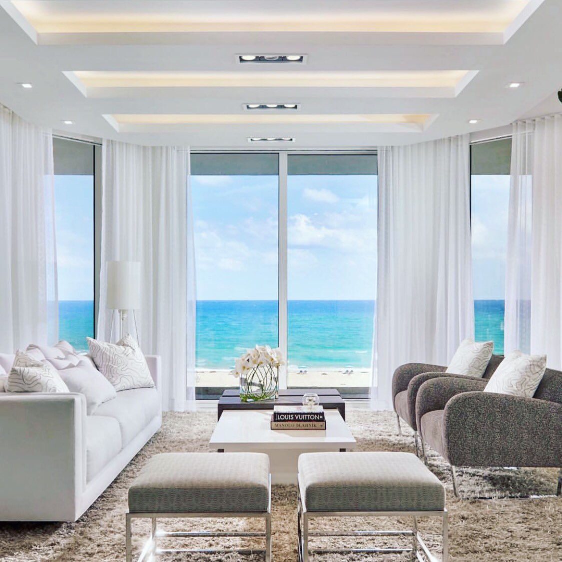 DrinkTravelDine's tweet image. Miami Views
.
.
.
.
. #itsalifestyle #miami #miamiviews #livingroom #allwhite #white #whitefurniture #blueskies #lifestyleblogger #florida #visit #drinktraveldine