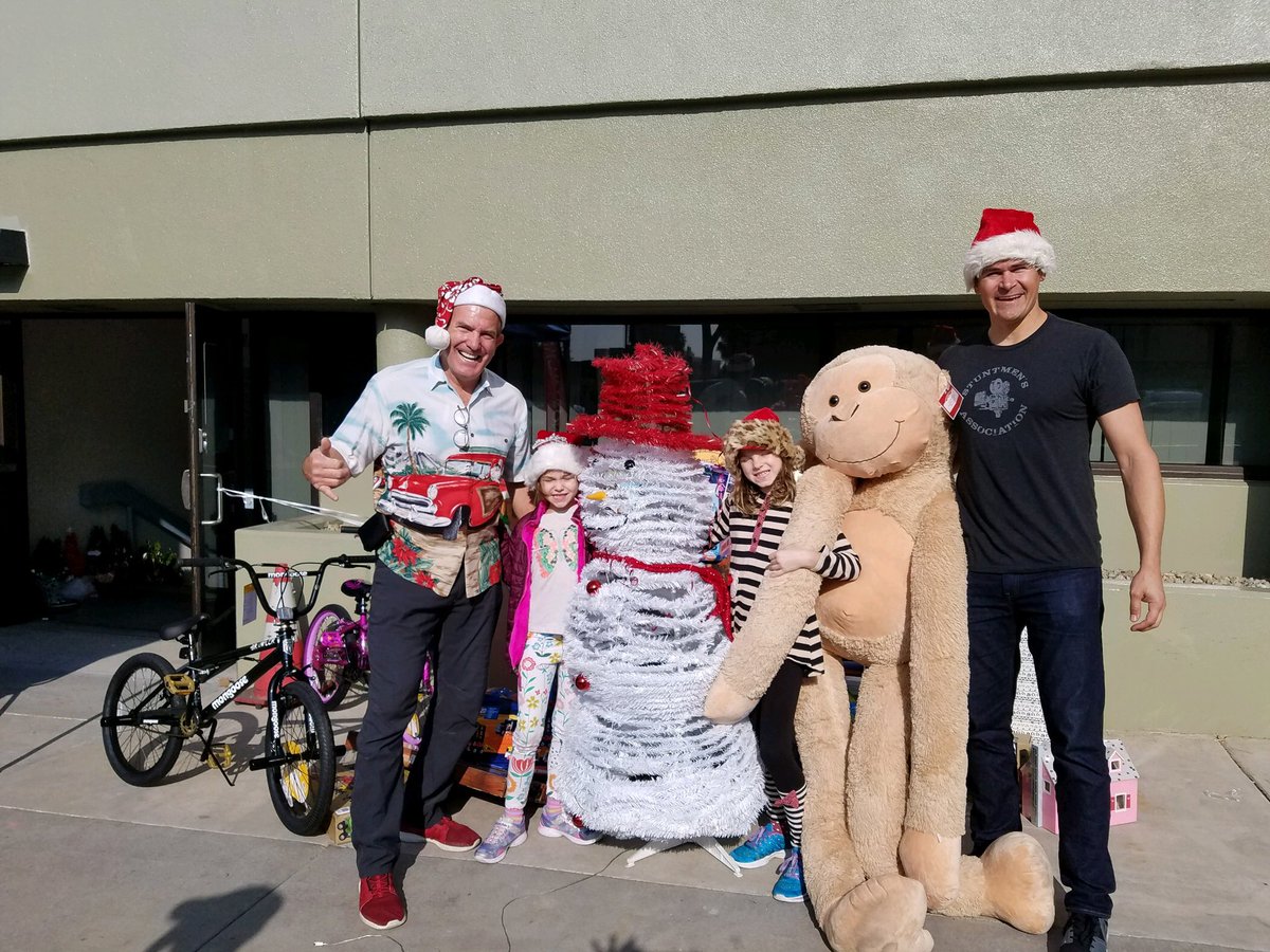 The last of our toys have been donated! A big thank you to everyone who brought gifts for children and families in need! #StuntmensAssociation #StuntmensAssociationOfMotionPictures 🎁