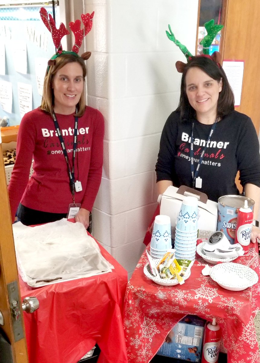 AngelicaBasler's tweet photo. "The best way to find yourself is to lose yourself in service to others."
-Ghandi
Thank you @eparkerWC and @lisacourtney_ for your service to @BrantnerElem teachers and staff, not just today, but every day. #HotCocoaCart #ServingStaff #WCConnects https://t.co/aAvP2eydB4