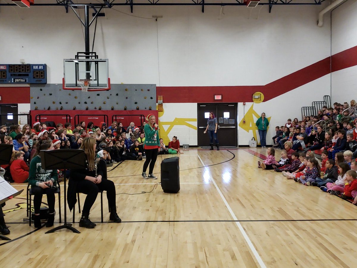 cooper1503's tweet photo. Triple duty, choir... oboe... Solo vocal!
@HMSIndians 's Got talent!! #hmstntribe @CCBOE https://t.co/E4rRb2yVIp