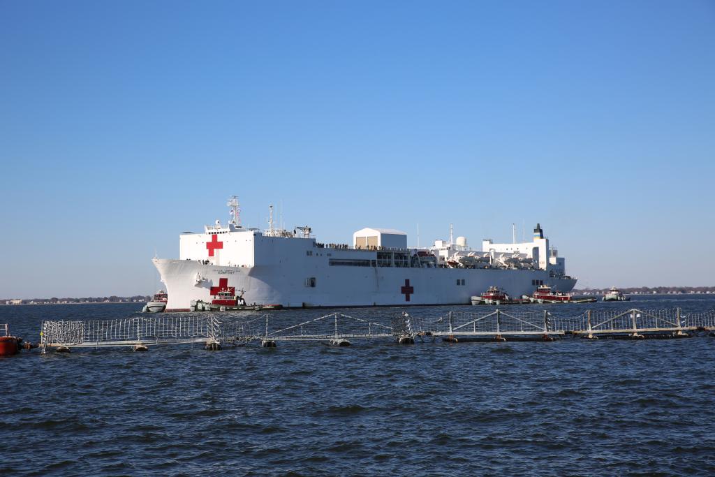 Welcome home #USNSComfort! The #USNavy hospital ship pulled into Naval Station Norfolk  after completing its deployment to South and Central America in support of #EnduringPromise initiative. BZ shipmates! — navy.mil/submit/display…