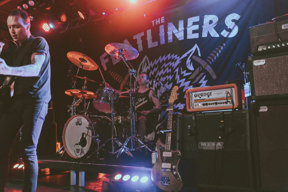 theflatliners's tweet photo. FRIGGIN’ GIGGIN’
#FlatsnBatsnHeartAttacks #InvitingLight #MassCandescence
📷: @alxznderL https://t.co/fwMr1HdcEE