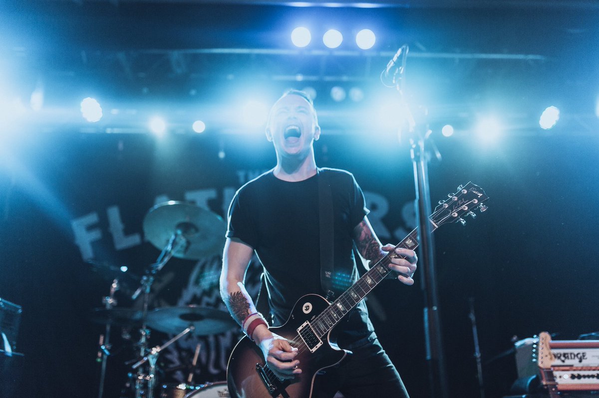 theflatliners's tweet photo. FRIGGIN’ GIGGIN’
#FlatsnBatsnHeartAttacks #InvitingLight #MassCandescence
📷: @alxznderL https://t.co/fwMr1HdcEE
