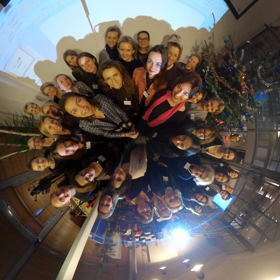 Christmas party with all these inspiring ladies <a href="/IntFem_/">InternationalFéminin</a> #intfem <a href="/aid_agency/">AI & DATA</a>