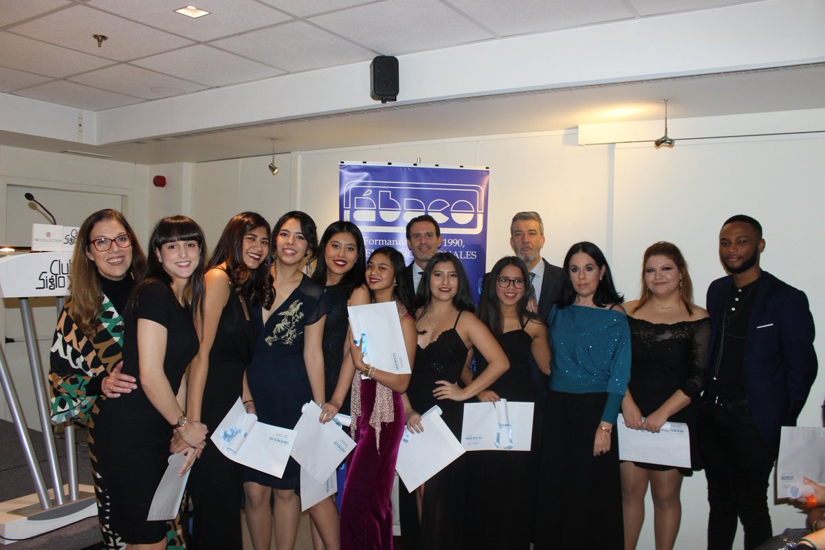 AbacoTur's tweet photo. Tarde llena de emociones #momentosabaco @allyssa_isla @karen_mondero @FernandaDeen @Preaik @roci26_ @VivianLaraM @MinayaGrace @EricaRoblesA @nicolemacias98 🏆🏆🏆🎓🎓🏆👏👏👏😉 https://t.co/53iFf9VyEh