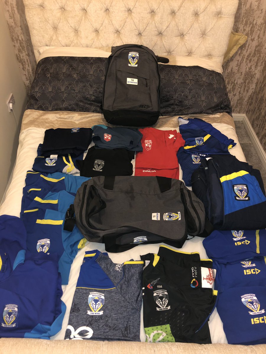 Cleanin out ma closet. Thought I’d give someone the chance to win some gear i no longer need &amp; this years signed training top. RT and follow and I’ll pick someone at random over the weekend. 🙌🏻