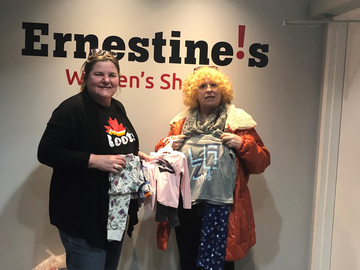 ErnestinesWS's tweet photo. Elizabeth Barry (r) from the PJ Project generously donated a new pair of PJs for every women and child and extras for families who will find safety at Ernestine's in the new year.
Thank you to @TheRedwoodTO for the introduction. https://t.co/arORrhmzvI